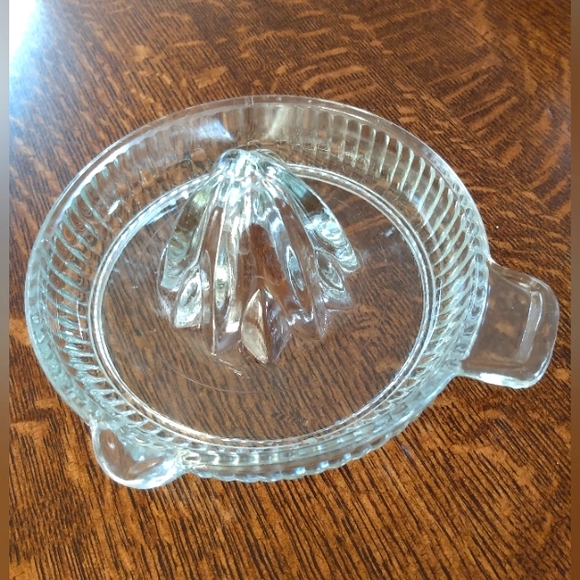Vintage Manual Glass Fruit Juicer and Lemon Slice Servers 🍊 🍋 - Picture 2 of 8